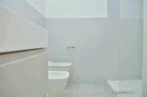 Modern Seaside Apartment With Pool