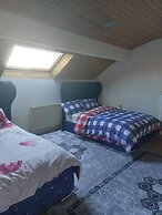 Welsh Mountain Retreat With Studio Flat