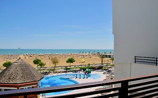 Trendy Seafront Apartment With Terrace