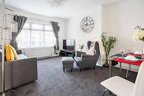 1 Bed-sleeps 4-free Parking-30 Min to Central Ldn