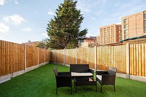 1 Bed-sleeps 4-free Parking-30 Min to Central Ldn