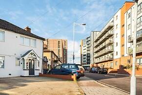 1 Bed-sleeps 4-free Parking-30 Min to Central Ldn