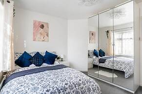 1 Bed-sleeps 4-free Parking-30 Min to Central Ldn