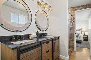 Panoramic Mountain Views Heated Pool 2 Kitchens