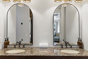 Panoramic Mountain Views Heated Pool 2 Kitchens