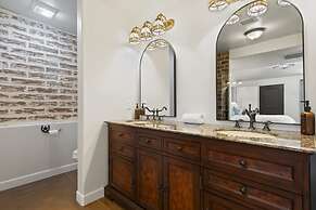 Panoramic Mountain Views Heated Pool 2 Kitchens