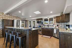 Panoramic Mountain Views Heated Pool 2 Kitchens