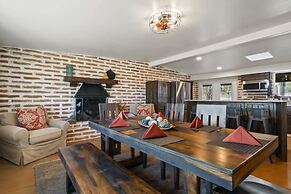 Panoramic Mountain Views Heated Pool 2 Kitchens