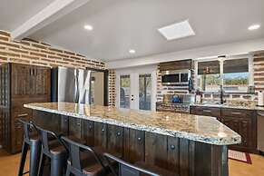 Panoramic Mountain Views Heated Pool 2 Kitchens