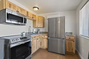 Panoramic Mountain Views Heated Pool 2 Kitchens