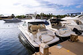 Aqua Vi Marina Hotel & Suites