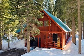 Mountain Cabin w/ Fireplace, Balcony & Easy Ski Access Bear Americana
