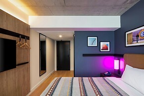 New Hotel Moxy Montreal Downtown