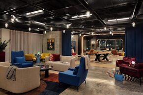 New Hotel Moxy Montreal Downtown