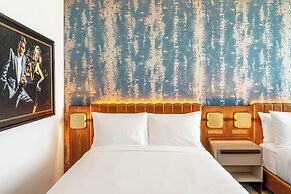 The REMI, Scottsdale, Autograph Collection