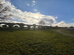 Urban Chic 2 Luxury Suites Apartment