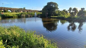 Urban Chic 2 Luxury Suites Apartment