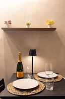 Urban Chic 2 Luxury Suites Apartment