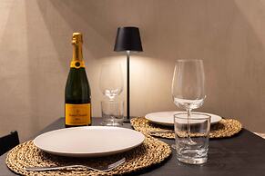 Urban Chic 2 Luxury Suites Apartment