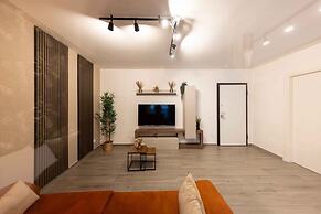 Urban Chic 2 Luxury Suites Apartment