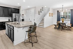 Spacious 7Bd Next to Clubhouse at Solara Resort