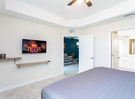 Amazing Townhome With Lake View at Storey Lake Resort