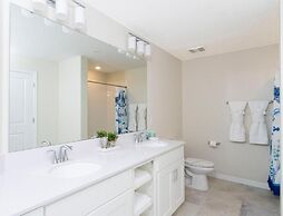 Amazing Townhome With Lake View at Storey Lake Resort