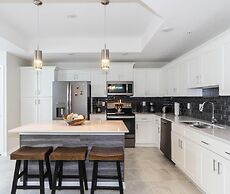 Amazing Townhome With Lake View at Storey Lake Resort