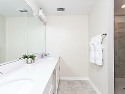 Amazing Townhome With Lake View at Storey Lake Resort