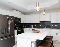 Amazing Townhome With Lake View at Storey Lake Resort