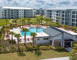 Amazing Townhome With Lake View at Storey Lake Resort