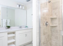 Amazing Townhome With Lake View at Storey Lake Resort