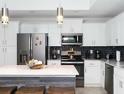 Amazing Townhome With Lake View at Storey Lake Resort