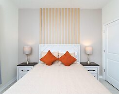 Amazing Townhome With Lake View at Storey Lake Resort