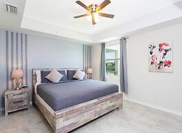 Amazing Townhome With Lake View at Storey Lake Resort