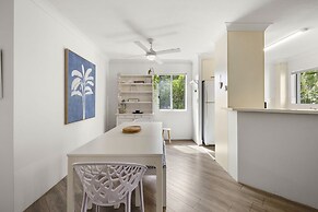 Cosy Central Burleigh Getaway