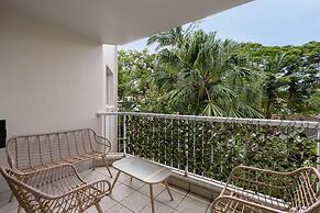 Cosy Central Burleigh Getaway