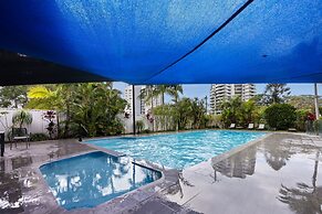 Cosy Central Burleigh Getaway