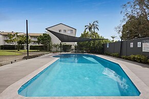 Cosy Central Burleigh Getaway