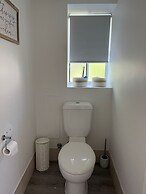 Cosy Central Burleigh Getaway