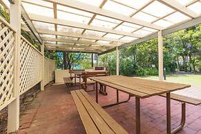 Cosy Central Burleigh Getaway