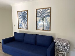 Cosy Central Burleigh Getaway