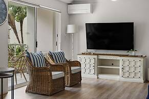 Cosy Central Burleigh Getaway