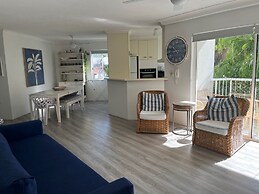 Cosy Central Burleigh Getaway