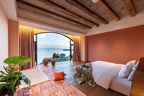 Nemo's Home seaside INN