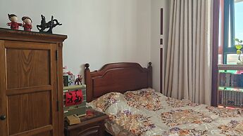 Mommy's home with breadfast and more