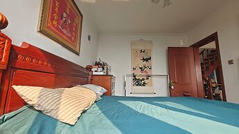 Mommy's home with breadfast and more