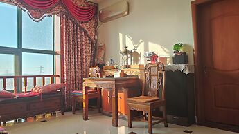 Mommy's home with breadfast and more