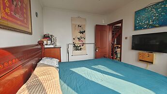 Mommy's home with breadfast and more