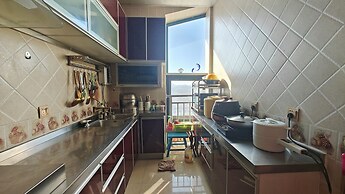 Mommy's home with breadfast and more